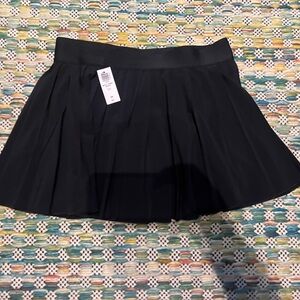 ARITZIA TNA TENNIS SKIRT